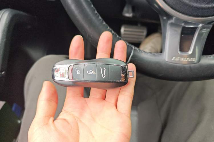Used Porsche Cayenne 2014 Cayenne Platinum Edition 3.0T Vehicle Key