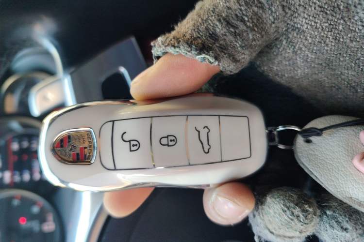 Used Porsche Cayenne 2014 Cayenne Platinum Edition 3.0T Vehicle Key