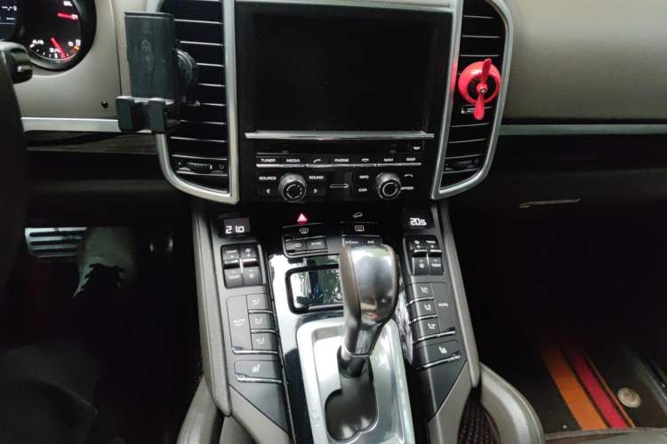 Used Porsche Cayenne 2015 Cayenne 3.0T Audio And AC Panel