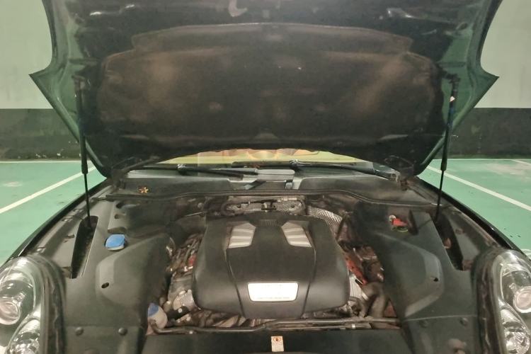 Used Porsche Cayenne 2015 Cayenne 3.0T Engine Bay