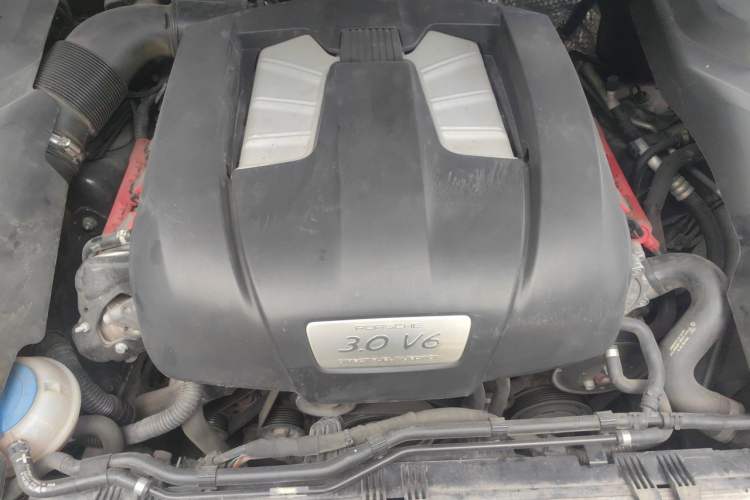 Used Porsche Cayenne 2015 Cayenne 3.0T Engine Bay