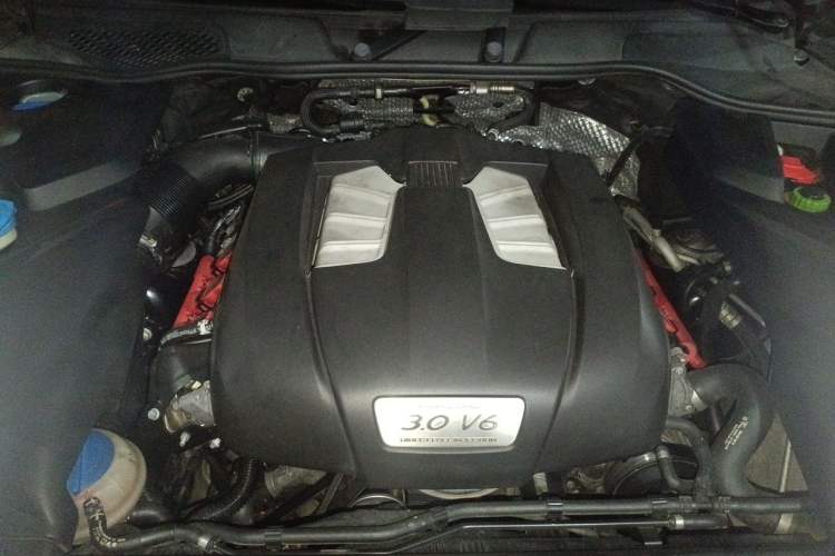 Used Porsche Cayenne 2015 Cayenne 3.0T Engine Bay