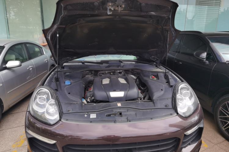 Used Porsche Cayenne 2015 Cayenne 3.0T Engine Bay