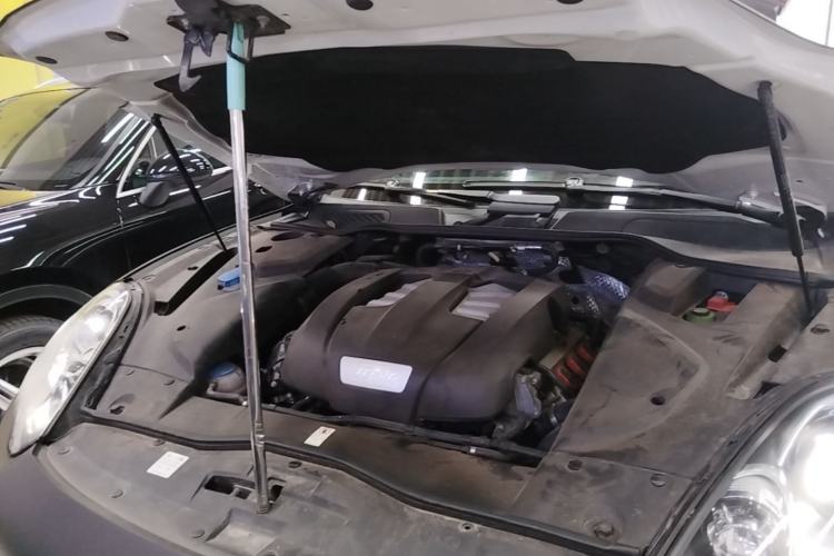 Used Porsche Cayenne 2015 Cayenne 3.0T Engine Bay