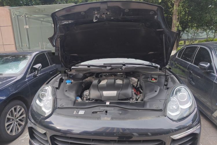 Used Porsche Cayenne 2015 Cayenne 3.0T Engine Bay