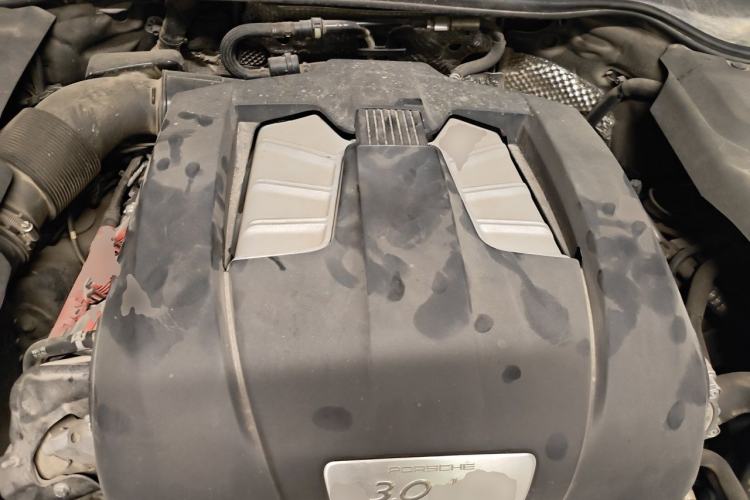 Used Porsche Cayenne 2015 Cayenne 3.0T Engine Bay