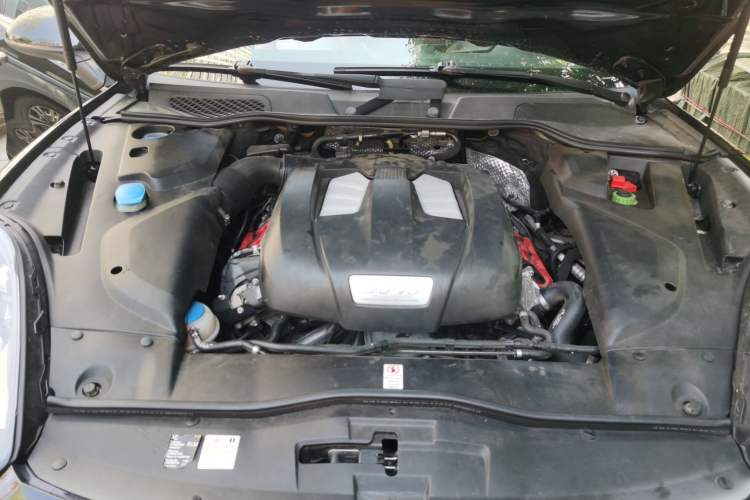Used Porsche Cayenne 2015 Cayenne 3.0T Engine Bay