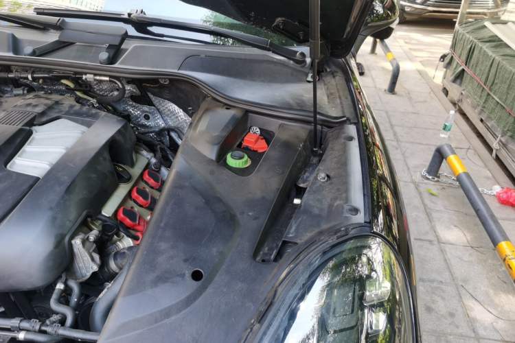 Used Porsche Cayenne 2015 Cayenne 3.0T Engine Bay Left