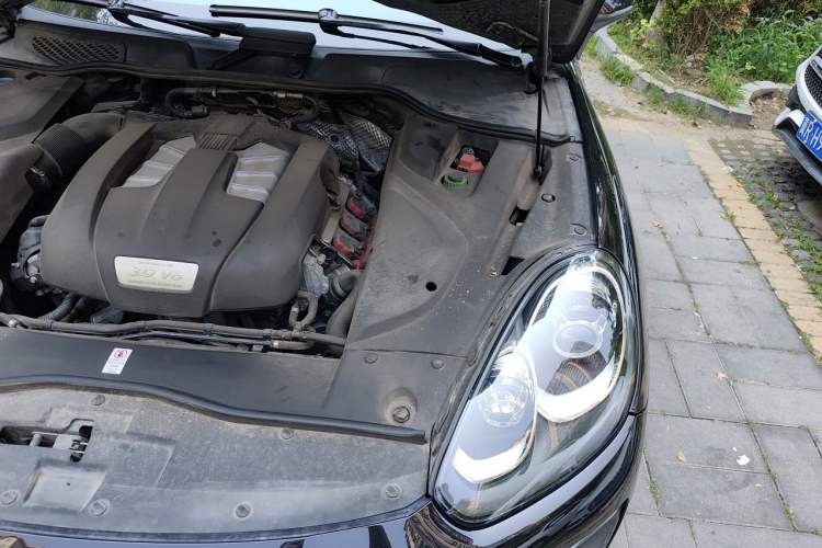 Used Porsche Cayenne 2015 Cayenne 3.0T Engine Bay Left