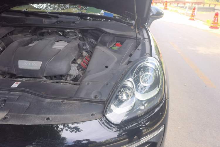 Used Porsche Cayenne 2015 Cayenne 3.0T Engine Bay Left