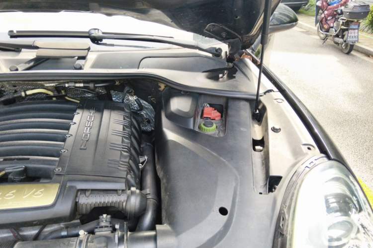 Used Porsche Cayenne  Engine Bay Left