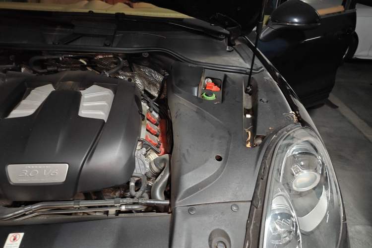 Used Porsche Cayenne 2015 Cayenne 3.0T Engine Bay Left