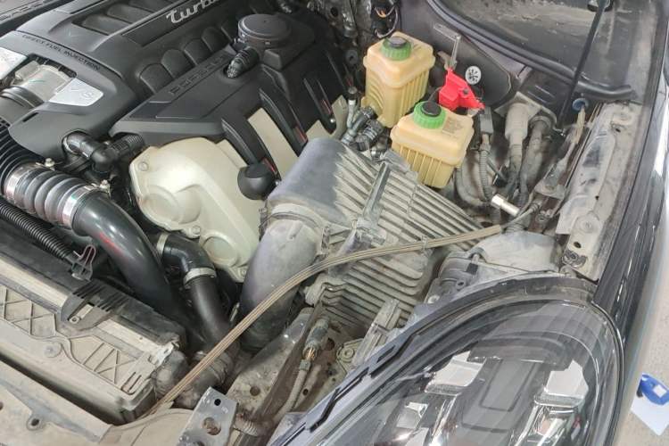 Used Porsche Cayenne 2015 Cayenne Turbo 4.8T Engine Bay Left