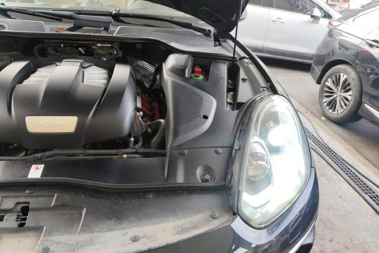 Used Porsche Cayenne 2015 Cayenne 3.0T Engine Bay Left