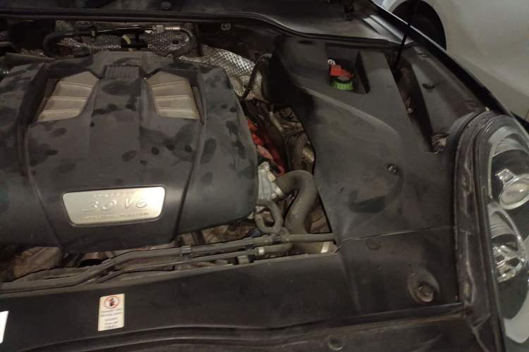 Used Porsche Cayenne 2015 Cayenne 3.0T Engine Bay Left