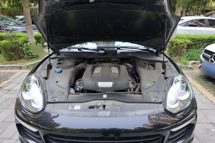 Used Porsche Cayenne 2015 Cayenne 3.0T Engine Bay