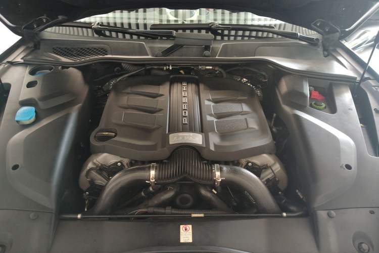 Used Porsche Cayenne 2015 3.6L automatic transmission U.S. specification Engine Bay