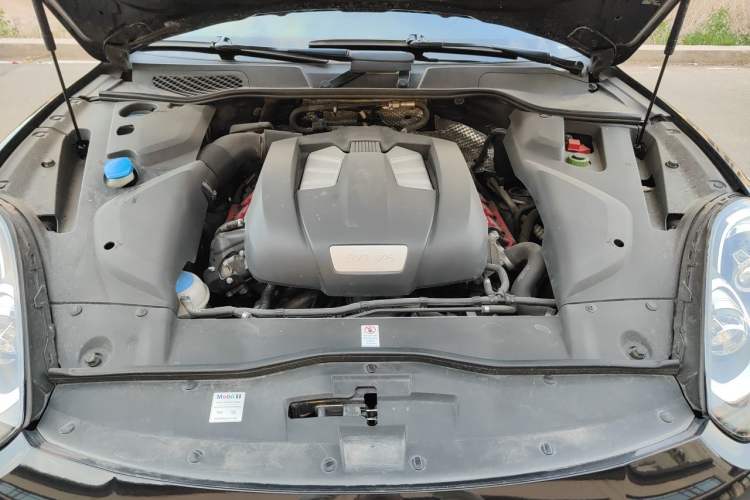 Used Porsche Cayenne 2015 Cayenne 3.0T Engine Bay