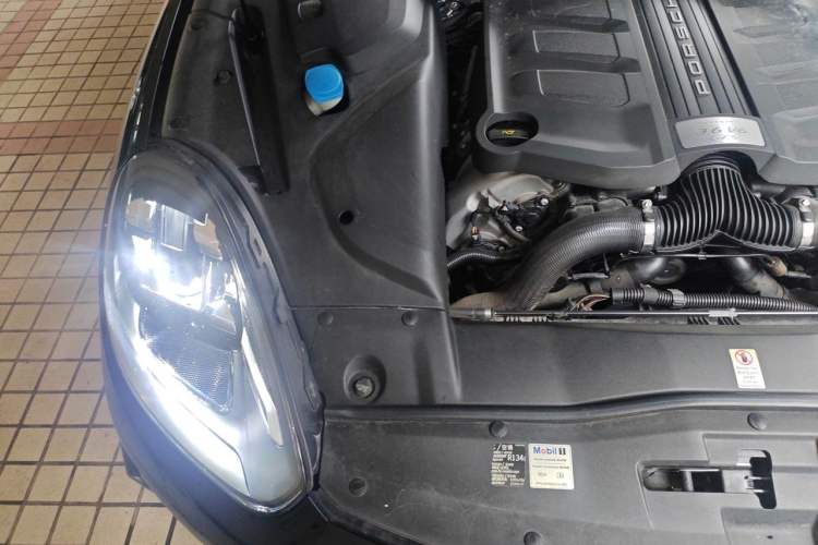 Used Porsche Cayenne 2015 Cayenne GTS 3.6T Engine Bay Right