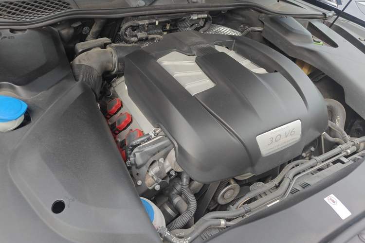 Used Porsche Cayenne 2015 Cayenne 3.0T Engine Bay Right
