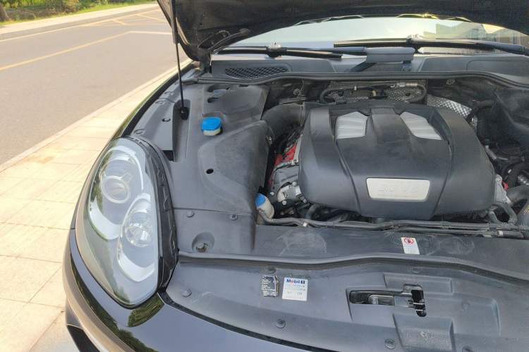 Used Porsche Cayenne 2015 Cayenne 3.0T Engine Bay Right