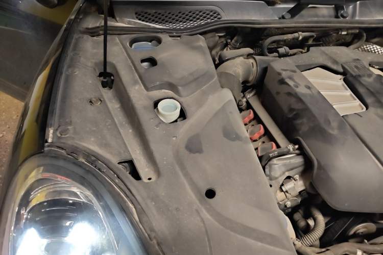 Used Porsche Cayenne 2015 Cayenne 3.0T Engine Bay Right