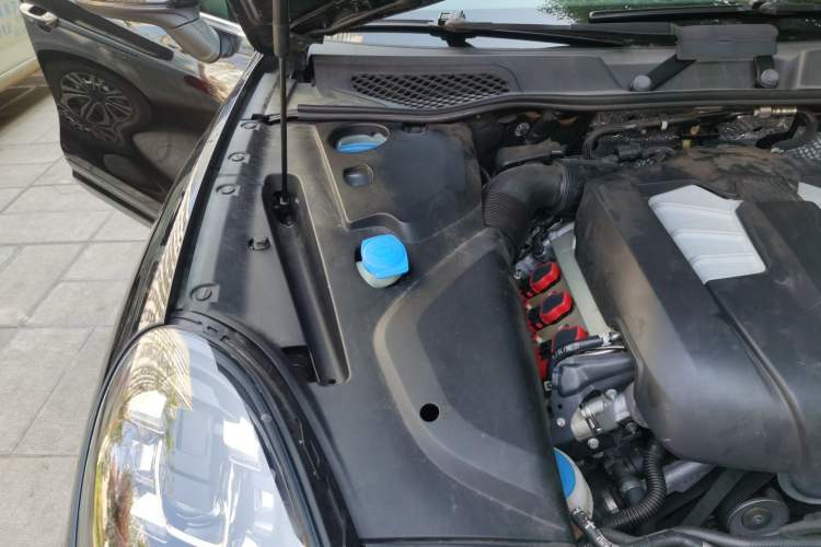 Used Porsche Cayenne 2015 Cayenne 3.0T Engine Bay Right