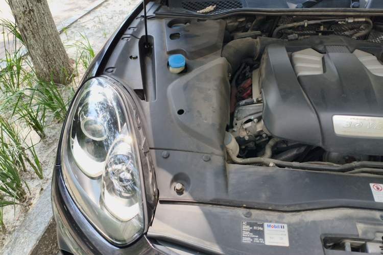Used Porsche Cayenne 2015 Cayenne 3.0T Engine Bay Right