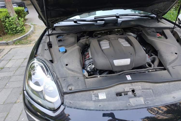 Used Porsche Cayenne 2015 Cayenne 3.0T Engine Bay Right