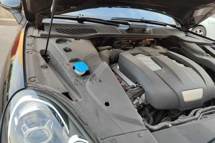Used Porsche Cayenne 2015 Cayenne 3.0T Engine Bay Right