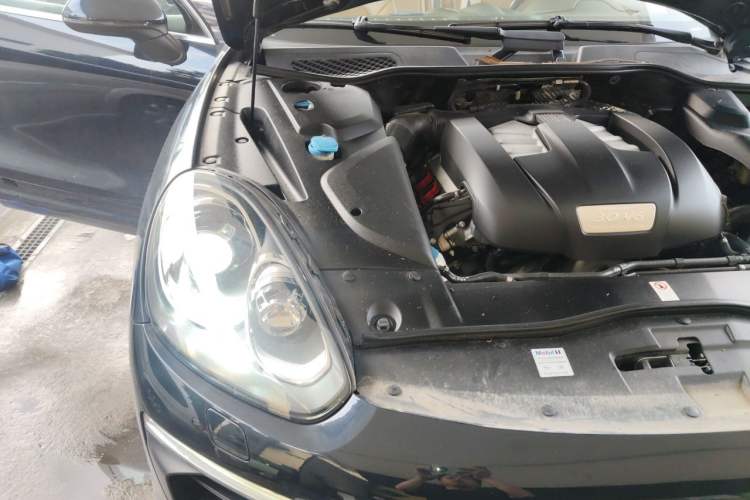 Used Porsche Cayenne 2015 Cayenne 3.0T Engine Bay Right