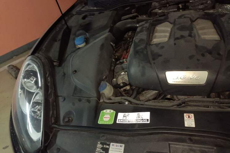 Used Porsche Cayenne 2015 Cayenne 3.0T Engine Bay Right