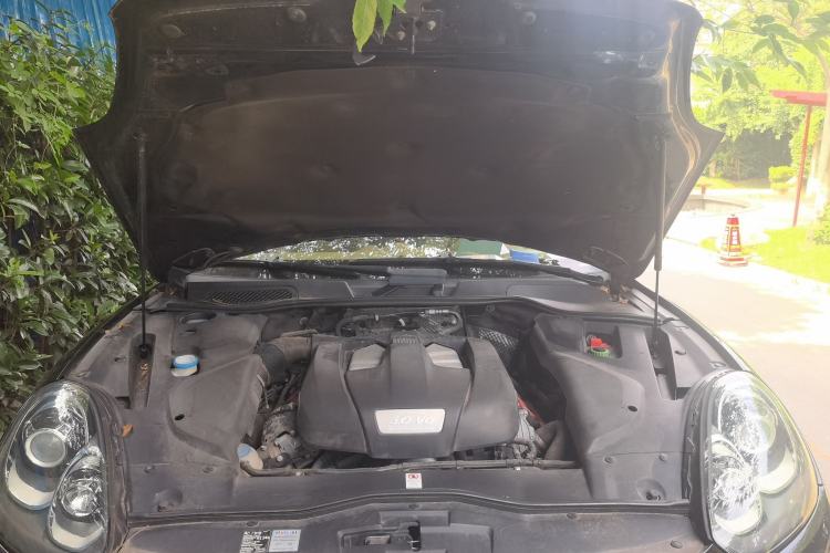 Used Porsche Cayenne 2015 Cayenne 3.0T Engine Bay