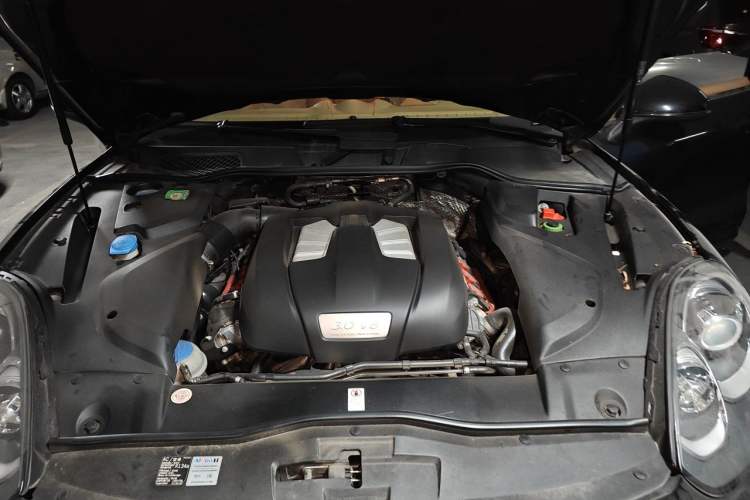 Used Porsche Cayenne 2015 Cayenne 3.0T Engine Bay