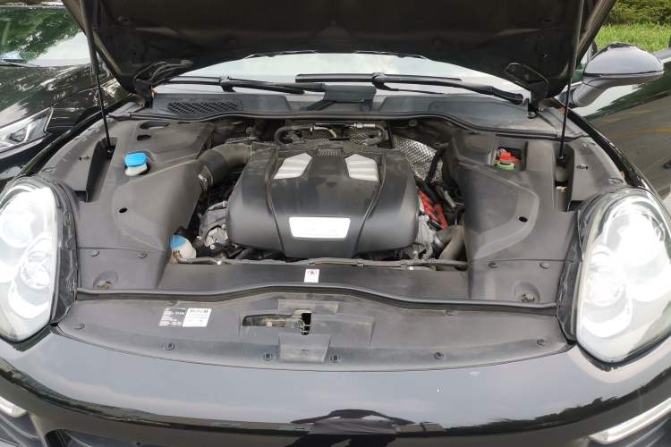Used Porsche Cayenne 2015 Cayenne 3.0T Engine Bay