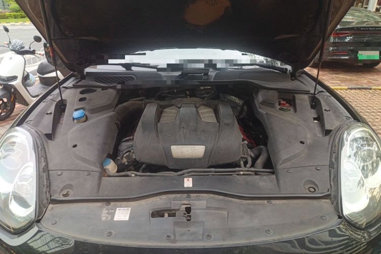 Used Porsche Cayenne 2015 Cayenne 3.0T Engine Bay