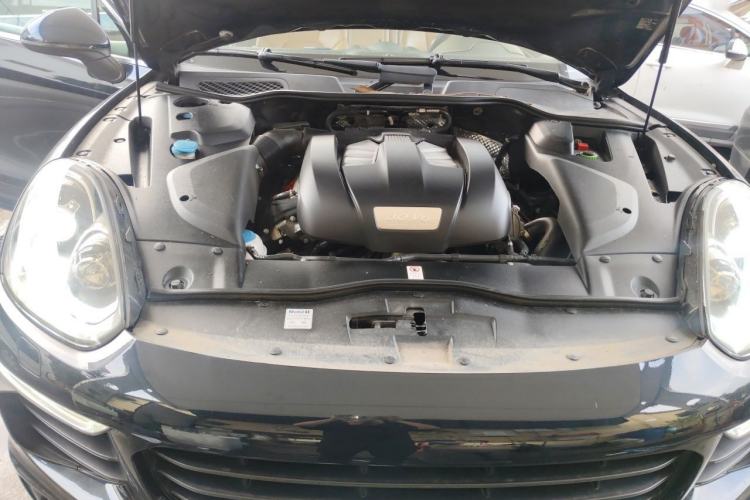Used Porsche Cayenne 2015 Cayenne 3.0T Engine Bay