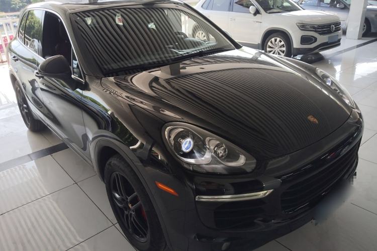Used Porsche Cayenne 2015 3.6L automatic transmission U.S. specification Front Right 45 Deg
