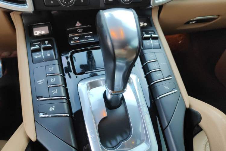 Used Porsche Cayenne 2015 Cayenne 3.0T Gear Lever