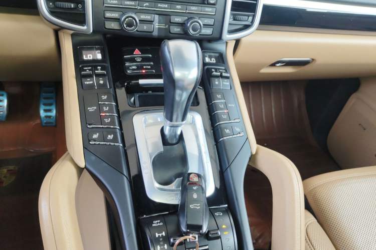 Used Porsche Cayenne 2015 Cayenne 3.0T Gear Lever