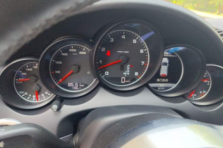 Used Porsche Cayenne 2015 Cayenne 3.0T Instrument Cluster