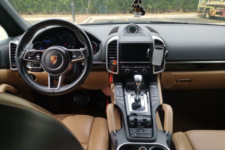 Used Porsche Cayenne 2015 Cayenne 3.0T Interior 2