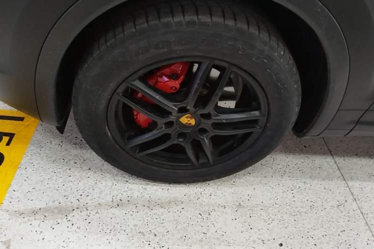 Used Porsche Cayenne 2015 Cayenne 3.0T Left Front Wheel Hub
