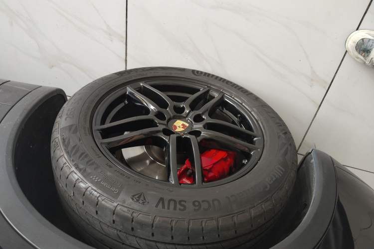 Used Porsche Cayenne 2015 3.6L automatic transmission U.S. specification Left Front Wheel Hub