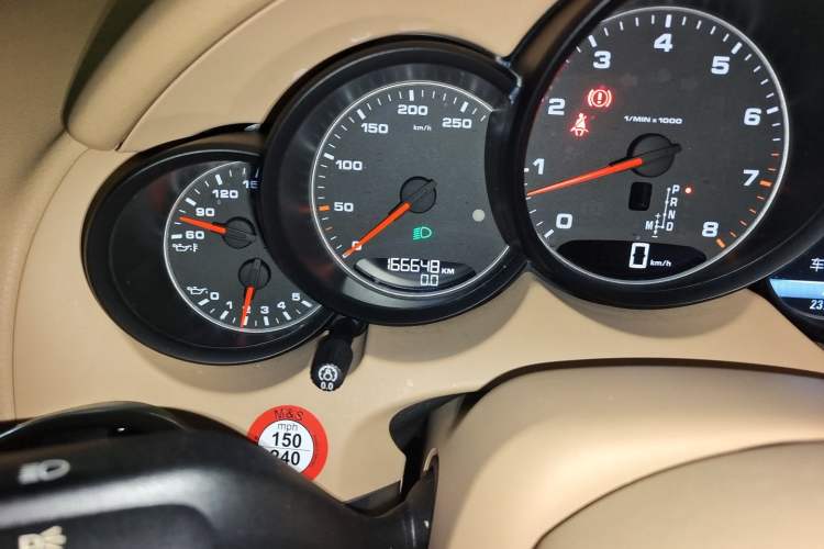 Used Porsche Cayenne 2015 Cayenne 3.0T Odometer Close Up