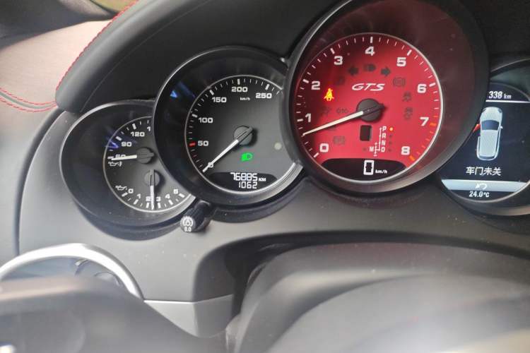 Used Porsche Cayenne 2015 Cayenne GTS 3.6T Odometer Close Up