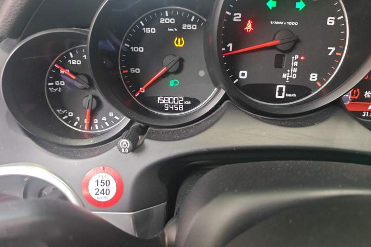 Used Porsche Cayenne 2015 Cayenne 3.0T Odometer Close Up