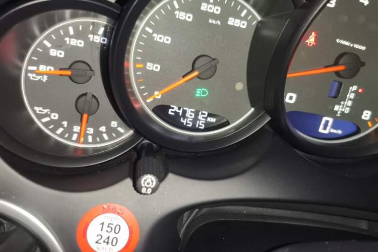 Used Porsche Cayenne 2015 Cayenne 3.0T Odometer Close Up
