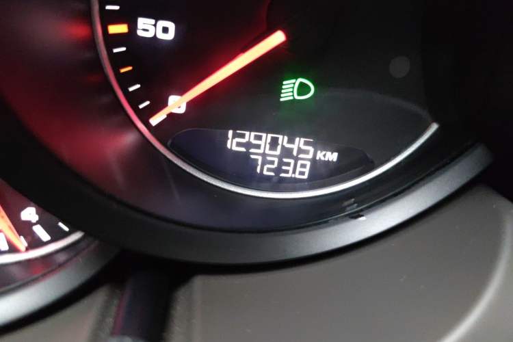 Used Porsche Cayenne 2015 Cayenne 3.0T Odometer Close Up