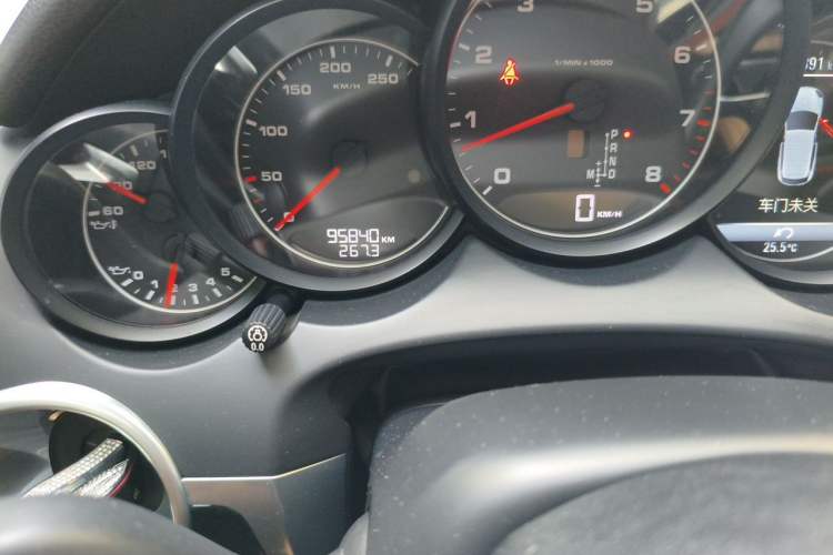 Used Porsche Cayenne 2015 Cayenne 3.0T Odometer Close Up